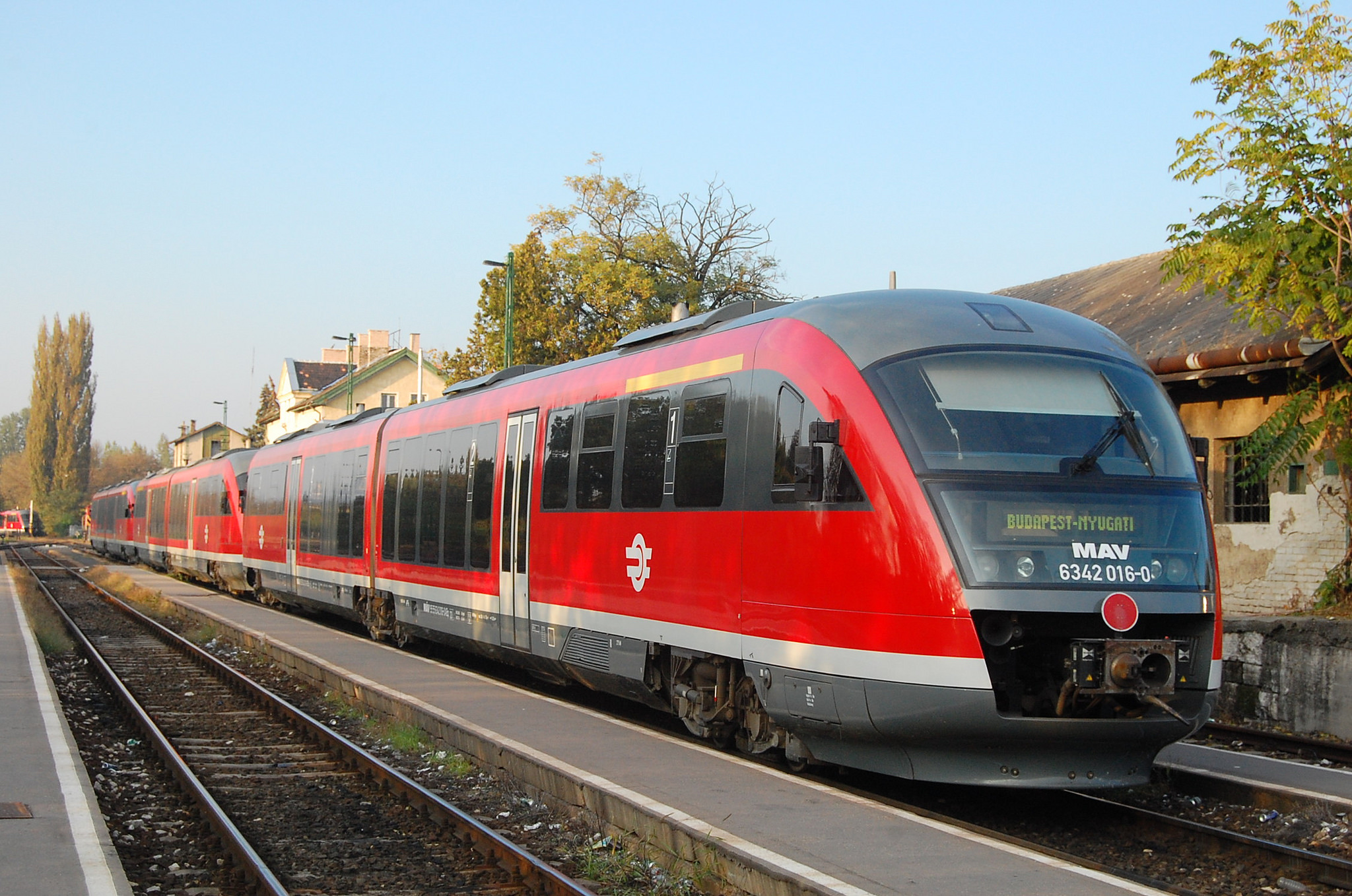 Mérföldkő a Budapest–Esztergom vasútvonal fejlesztésében