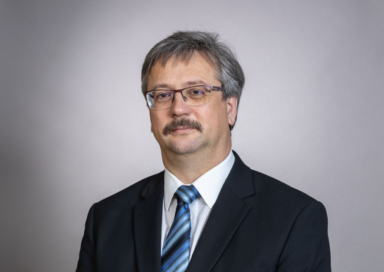 Nem lesz irányváltás a piacvezető vasúttársaságnál - interjú Körös Norberttel, aki Rail Cargo Hungaria Igazgatóságának tagja és CEO-ja