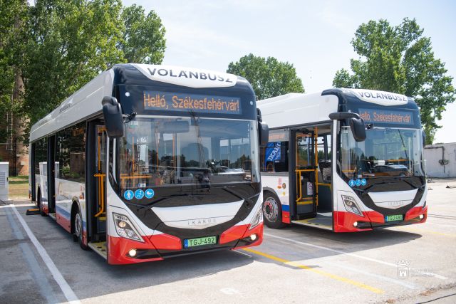 Forgalomba állt az első két elektromos Ikarus autóbusz Székesfehérváron