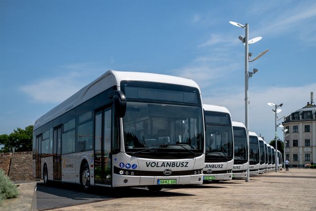 Megérkeztek az elektromos autóbuszok Győr helyi közlekedésébe